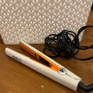 Avanti Professional Compact Flat Iron 0.75"